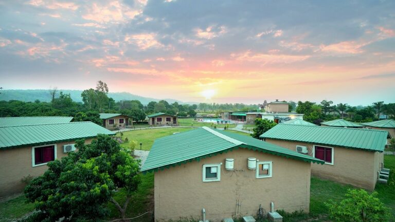 V One Resort - Soho Jim Corbett